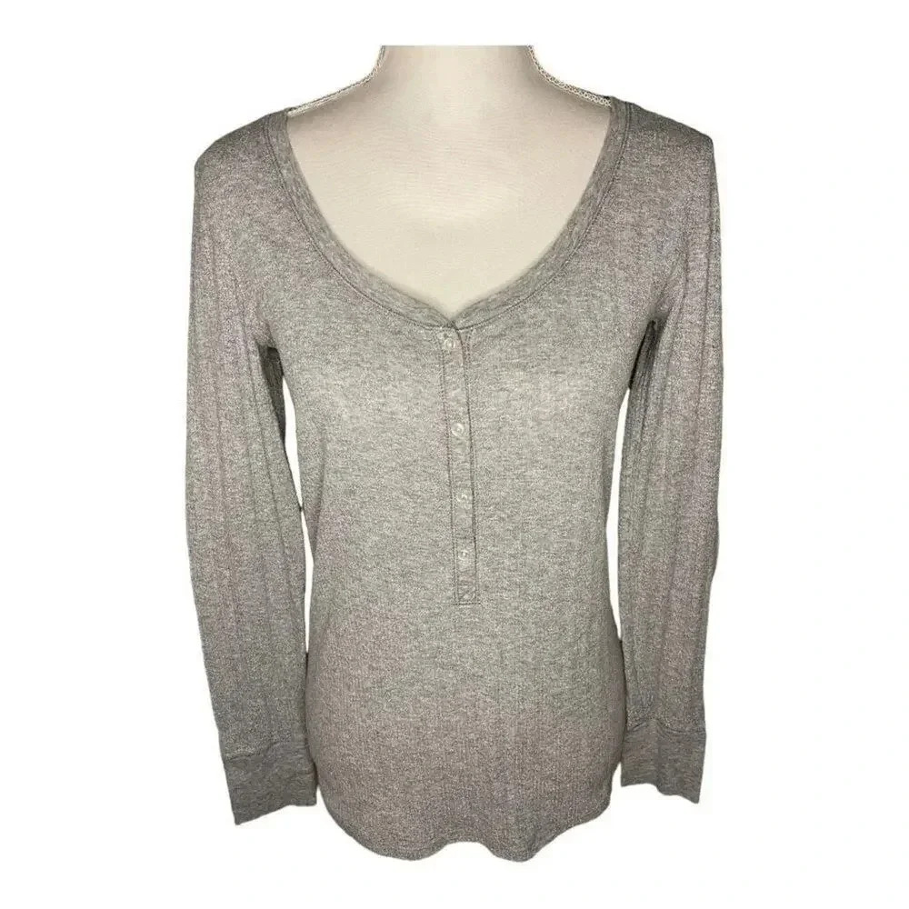 Victoria’s Secret‎ Women’s Medium Glittery Gray Stretchy Lightweight Top